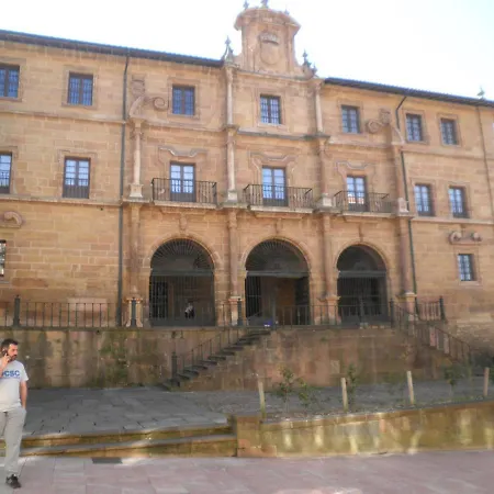 Calle Alfonso Iii El Magno, 22 * اوفيدو